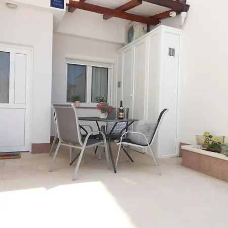 Apartman Vlado *
